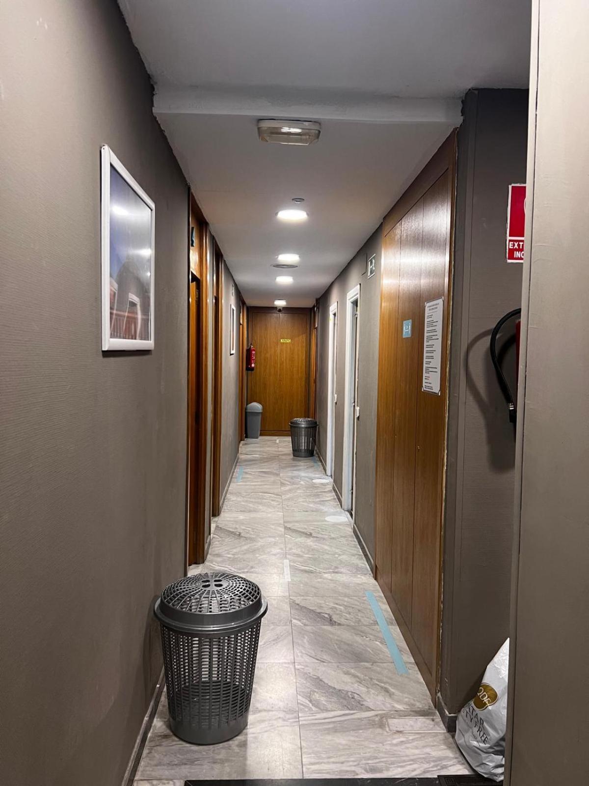 Hostel Estrella 20 マドリード エクステリア 写真