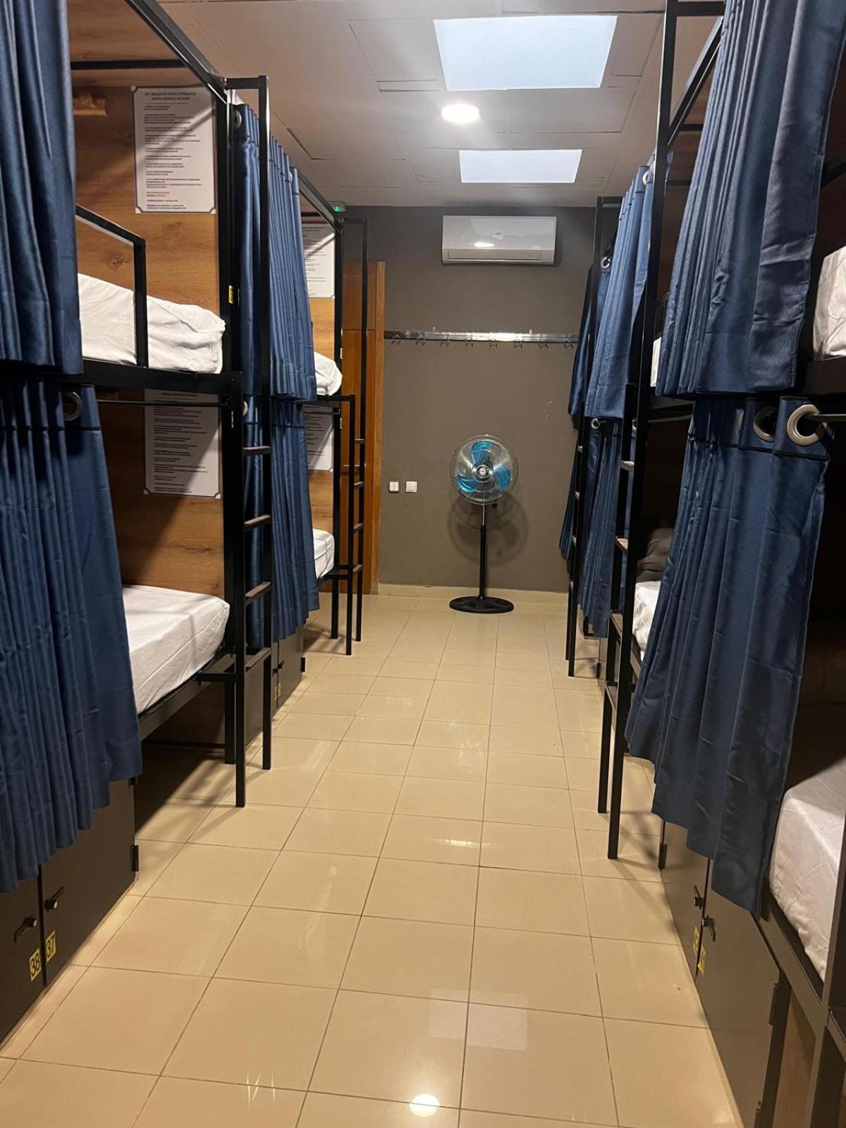 Hostel Estrella 20 マドリード エクステリア 写真