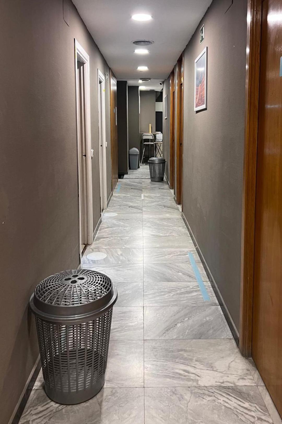 Hostel Estrella 20 マドリード エクステリア 写真