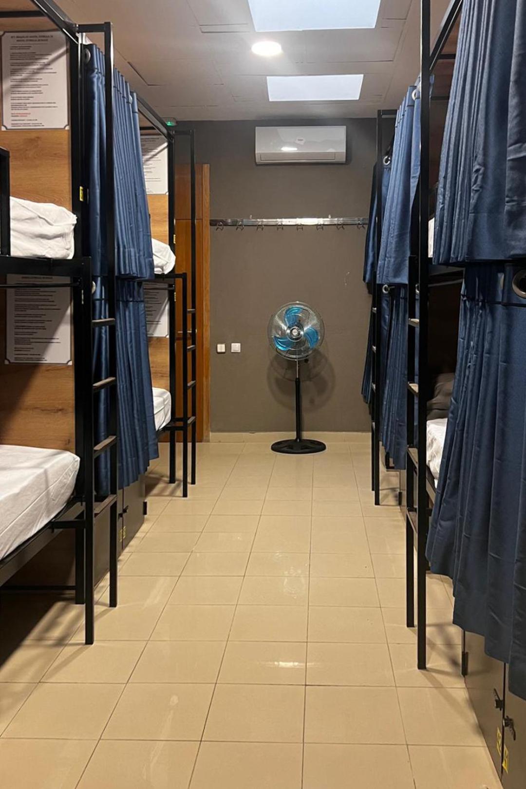 Hostel Estrella 20 マドリード エクステリア 写真